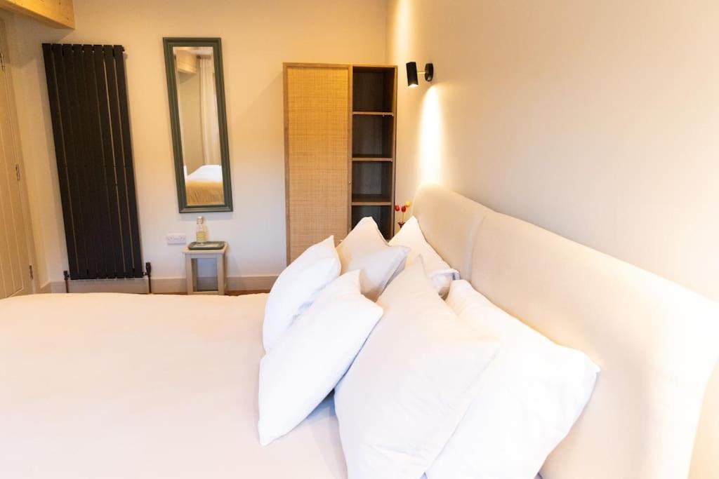 Amarelo Apartment, Central Charlbury, 1 Super King Bed Esterno foto