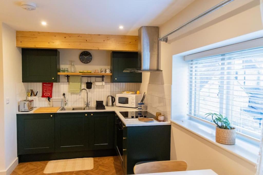 Amarelo Apartment, Central Charlbury, 1 Super King Bed Esterno foto