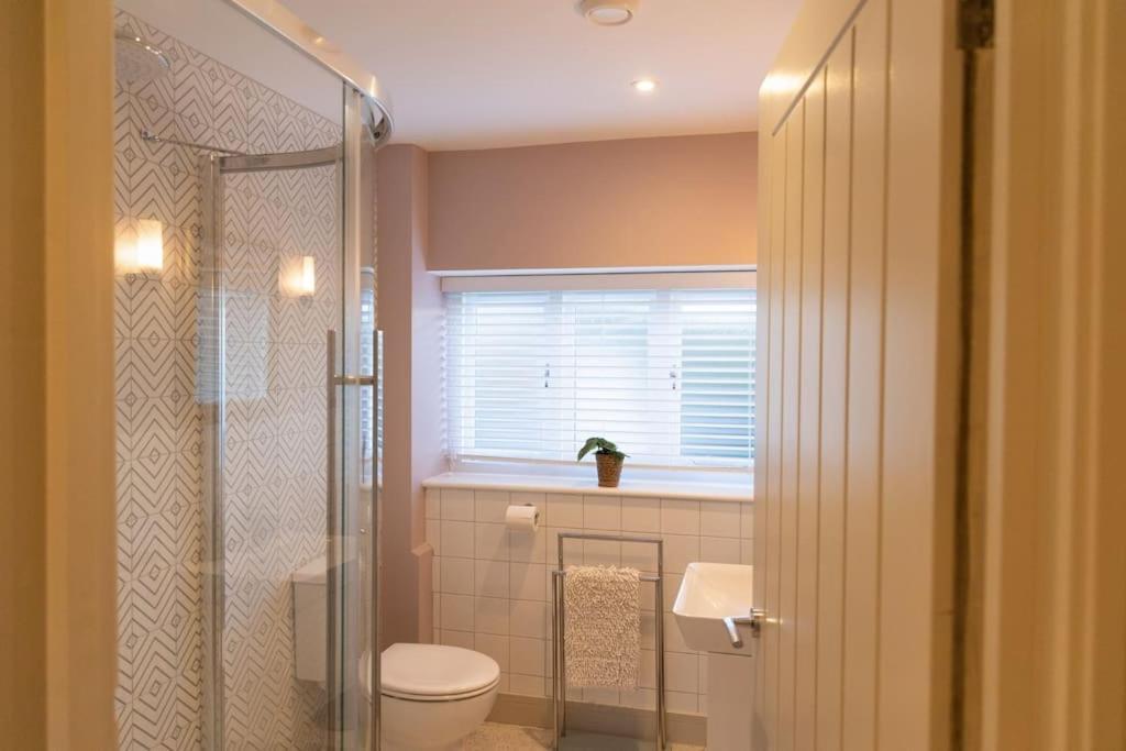 Amarelo Apartment, Central Charlbury, 1 Super King Bed Esterno foto