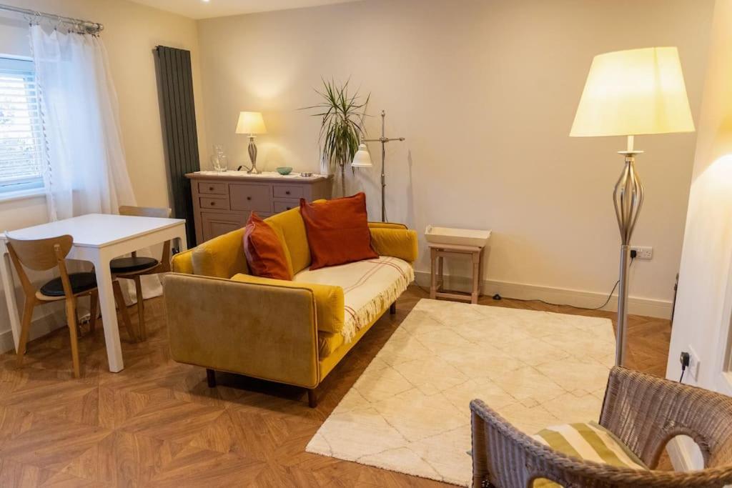 Amarelo Apartment, Central Charlbury, 1 Super King Bed Esterno foto